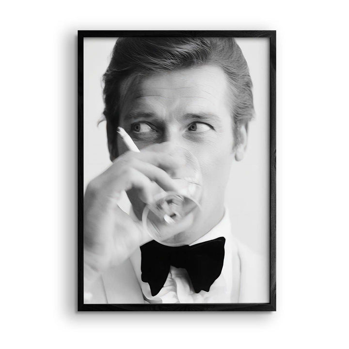 Black & White "Roger Moore"