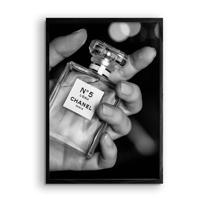 Black & White "No 5 l'eau Chanel"